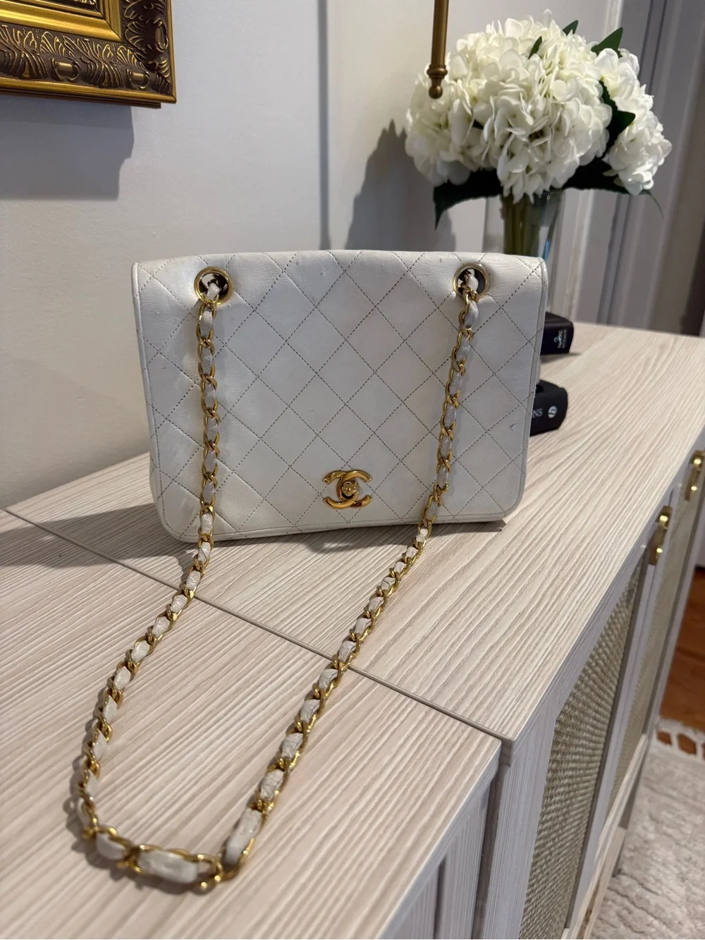 Chanel Vintage White Quilted Shoulder Bag -Gold Hardware - Entrupy Authenticated